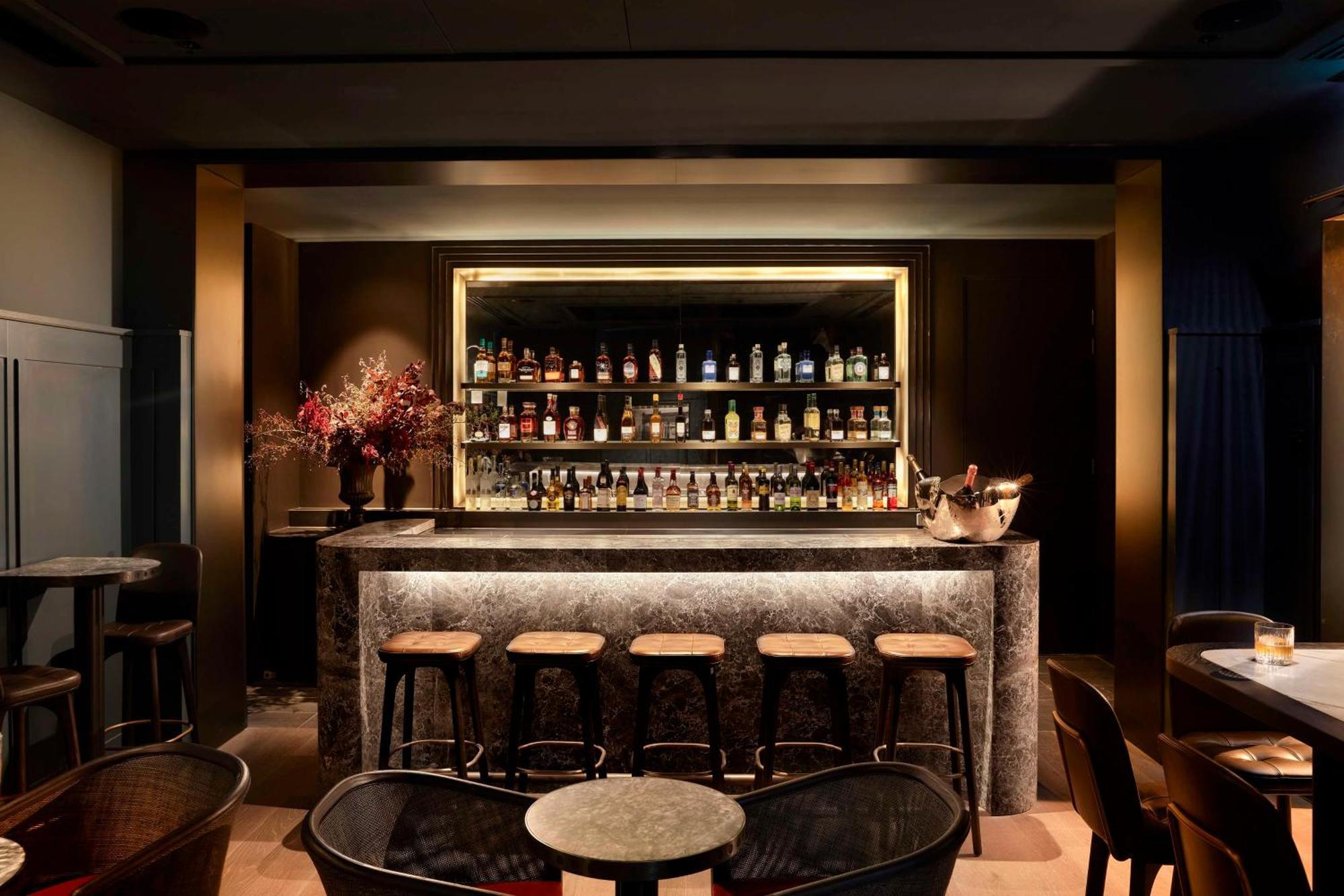 Hilton Melbourne Little Queen Street Eksteriør bilde The bar at the Connaught