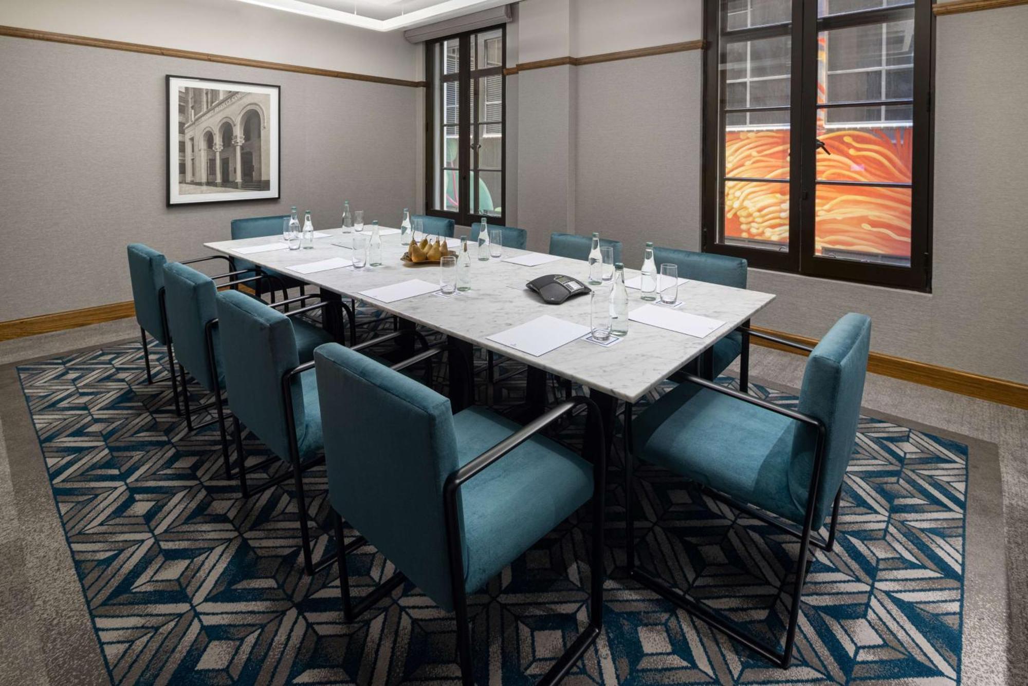 Hilton Melbourne Little Queen Street Eksteriør bilde A boardroom at a hotel