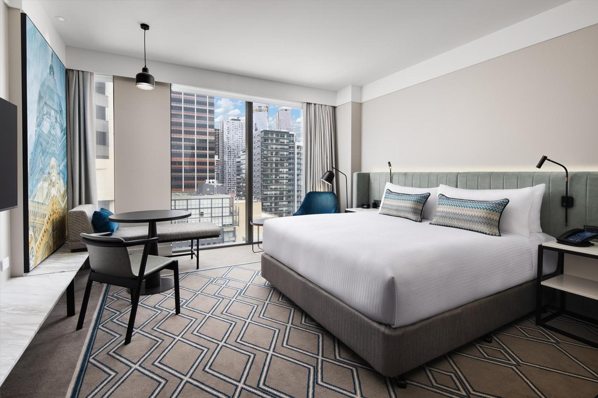 Hilton Melbourne Little Queen Street Eksteriør bilde A guest room at the hotel