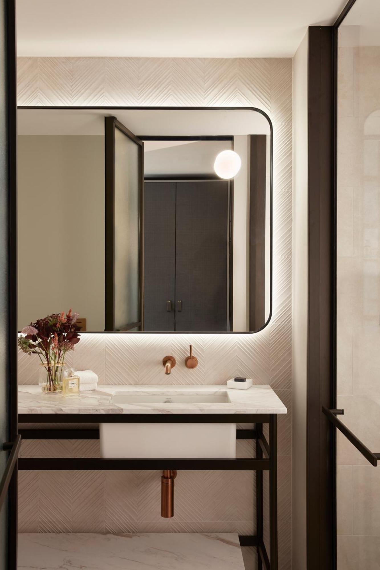 Hilton Melbourne Little Queen Street Eksteriør bilde Bathroom