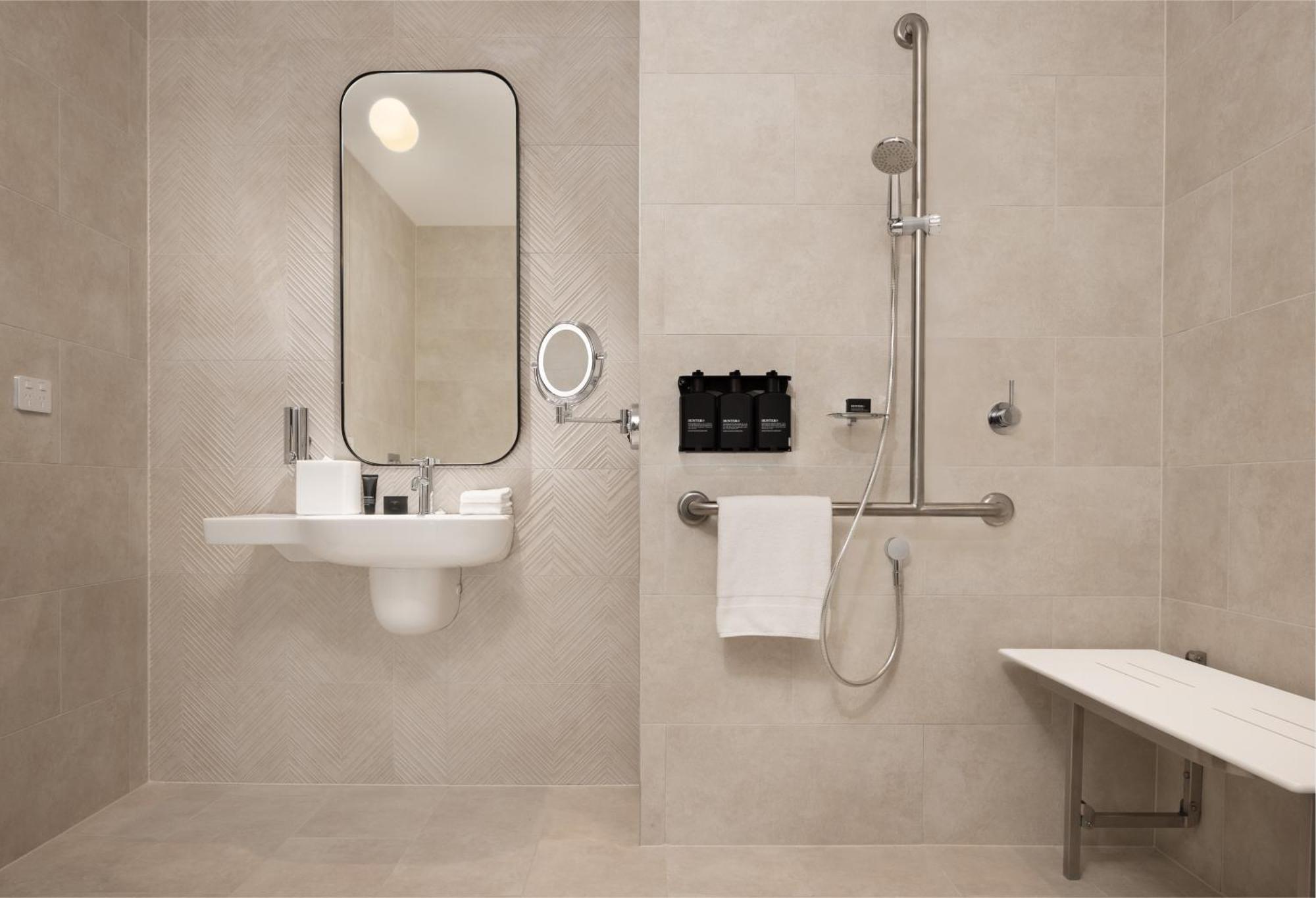 Hilton Melbourne Little Queen Street Eksteriør bilde A wet room